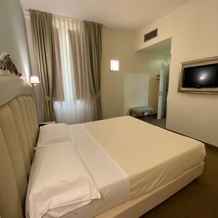 Jr Hotels Oriente Bari Esterno foto