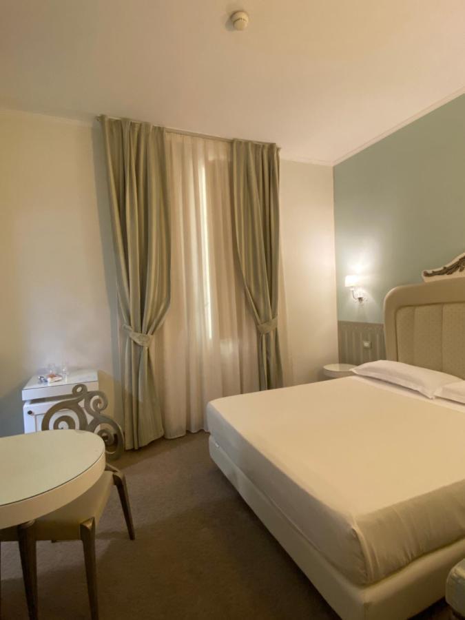 Jr Hotels Oriente Bari Esterno foto