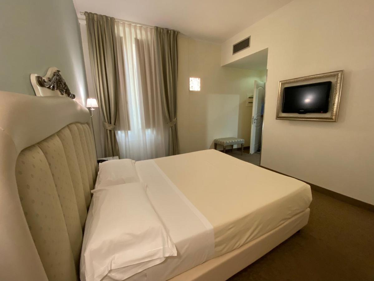 Jr Hotels Oriente Bari Esterno foto