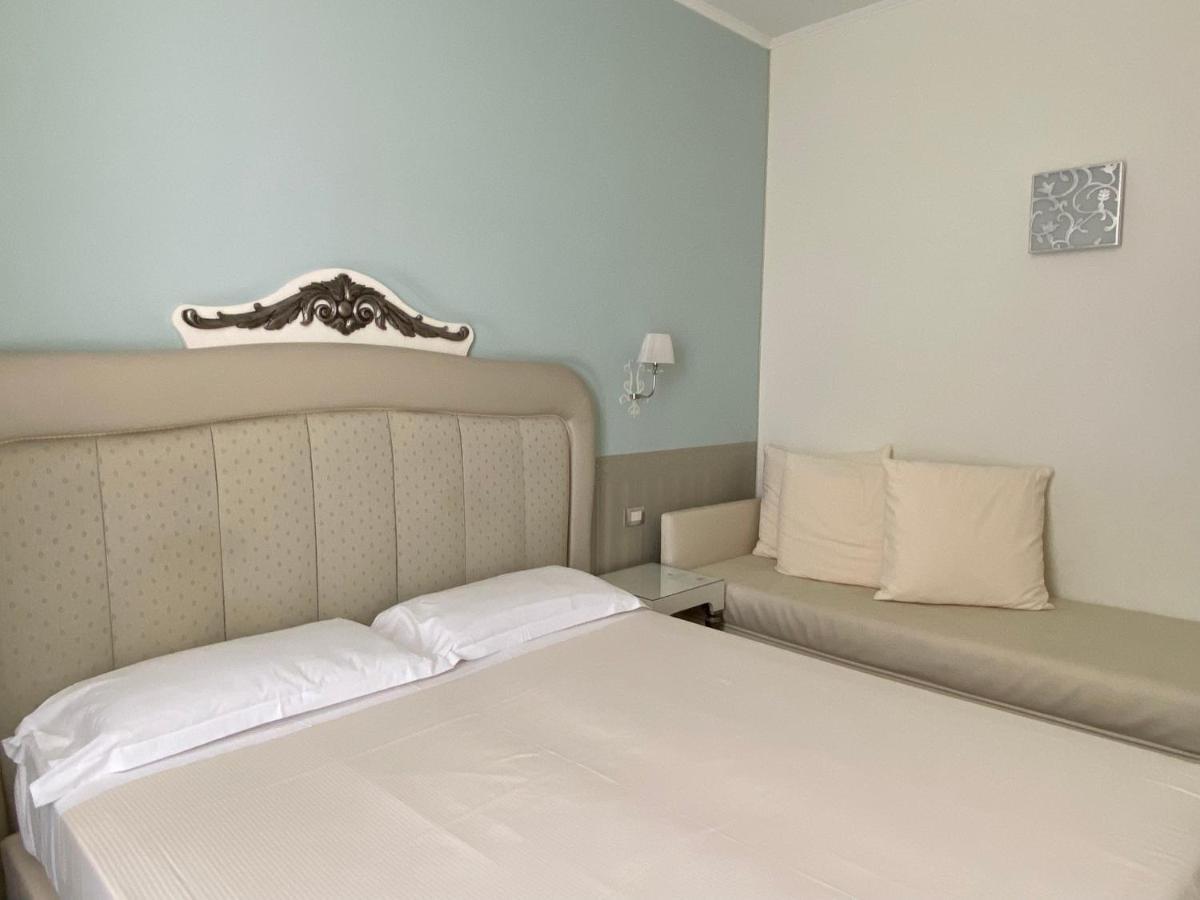 Jr Hotels Oriente Bari Esterno foto