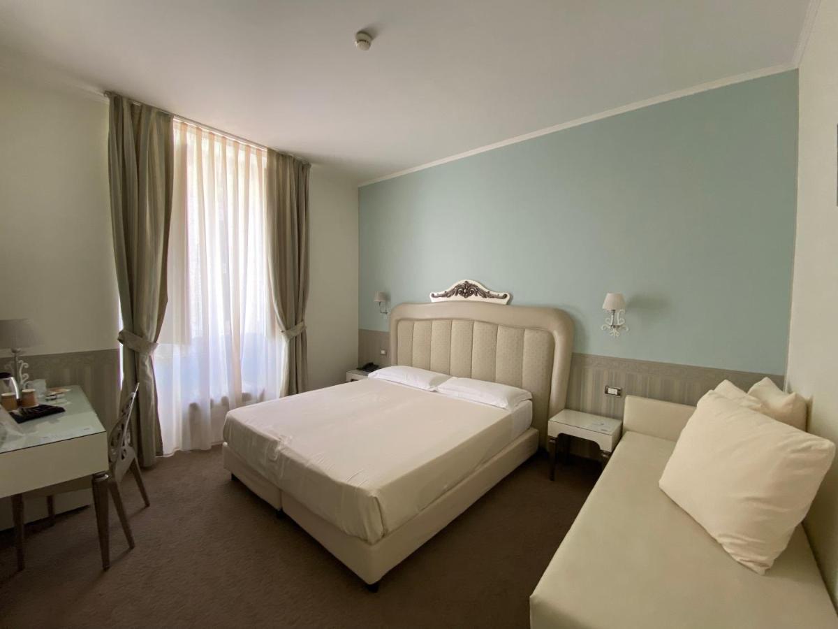 Jr Hotels Oriente Bari Esterno foto