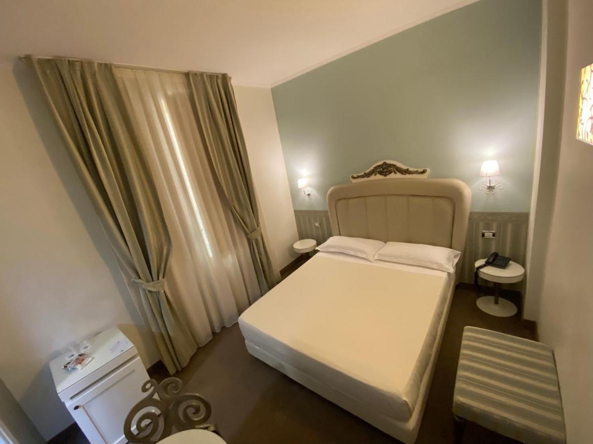 Jr Hotels Oriente Bari Esterno foto