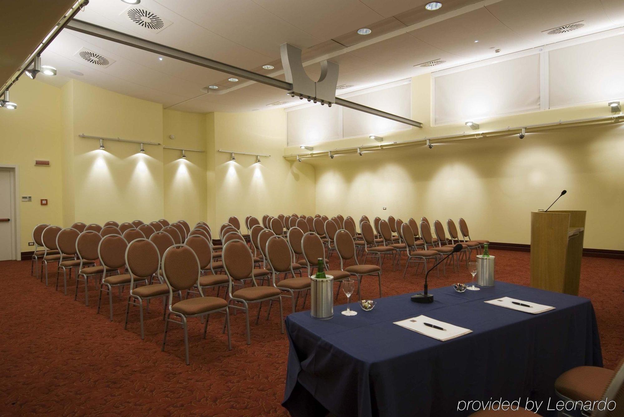 Jr Hotels Oriente Bari Esterno foto