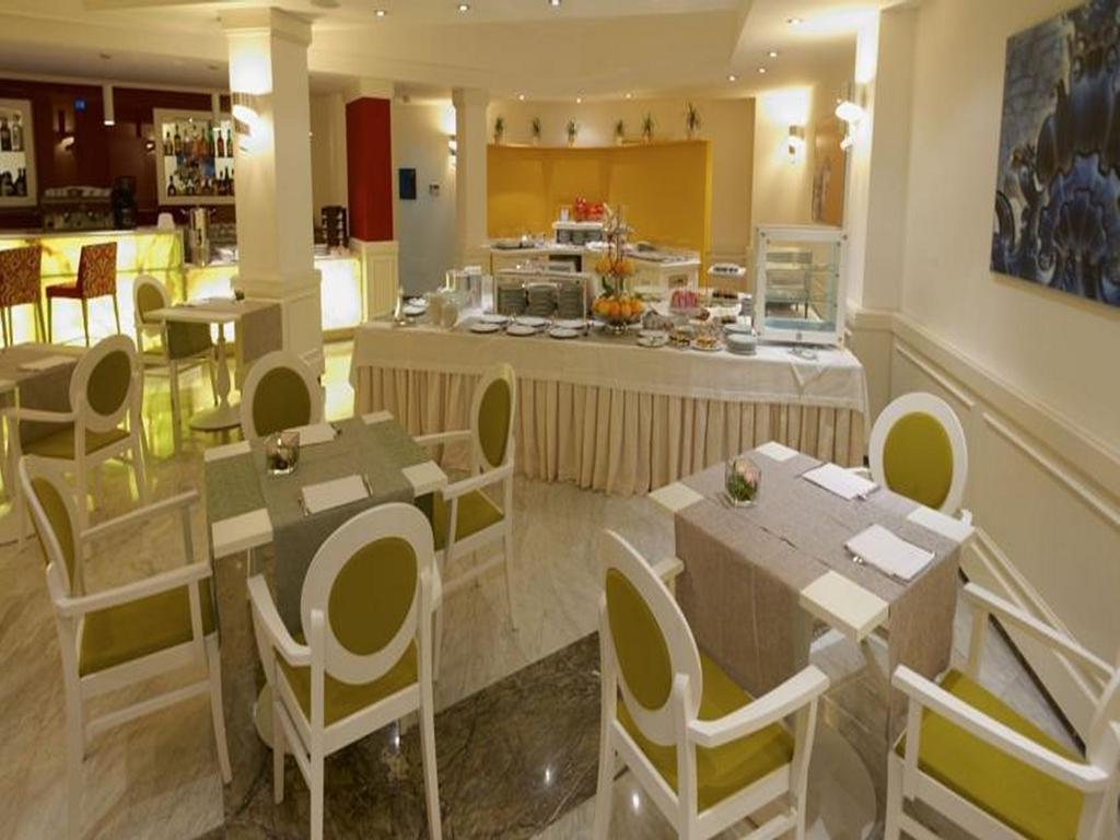 Jr Hotels Oriente Bari Esterno foto