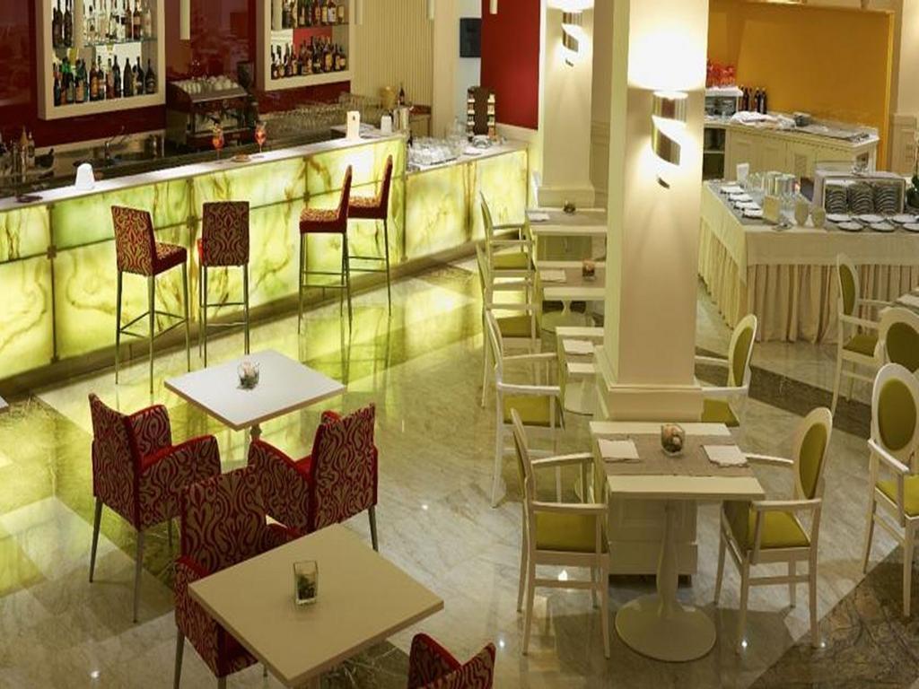 Jr Hotels Oriente Bari Esterno foto