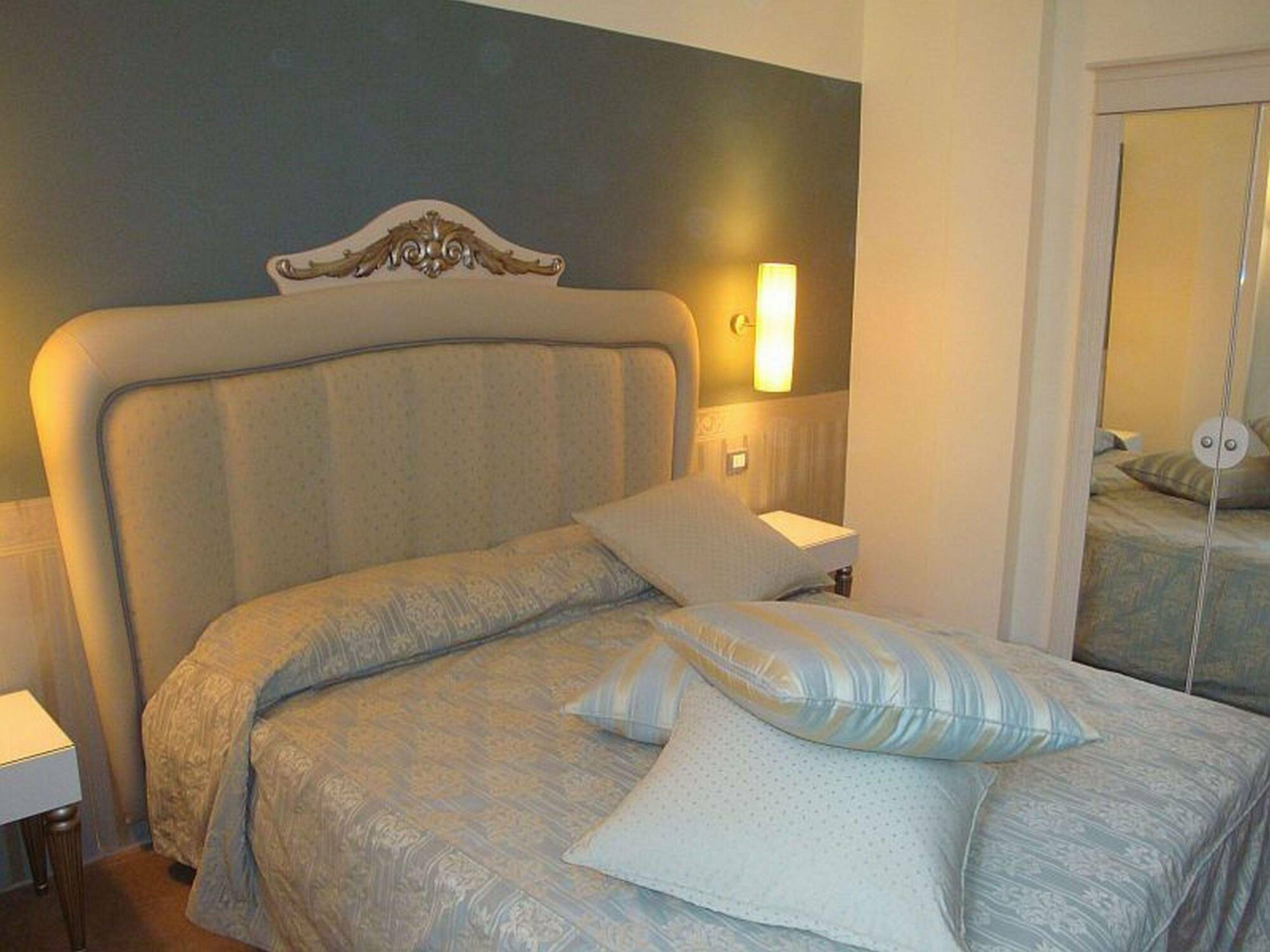 Jr Hotels Oriente Bari Esterno foto