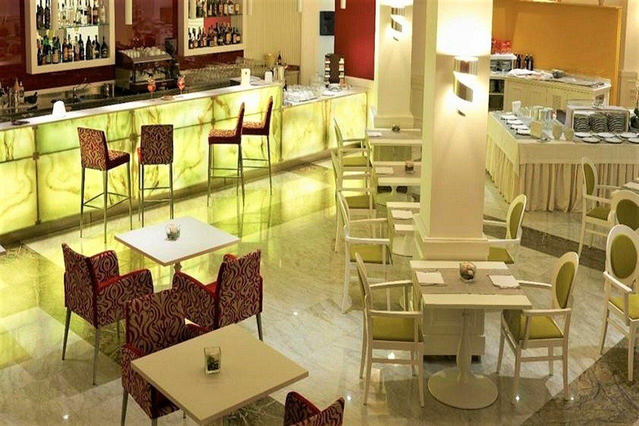 Jr Hotels Oriente Bari Esterno foto