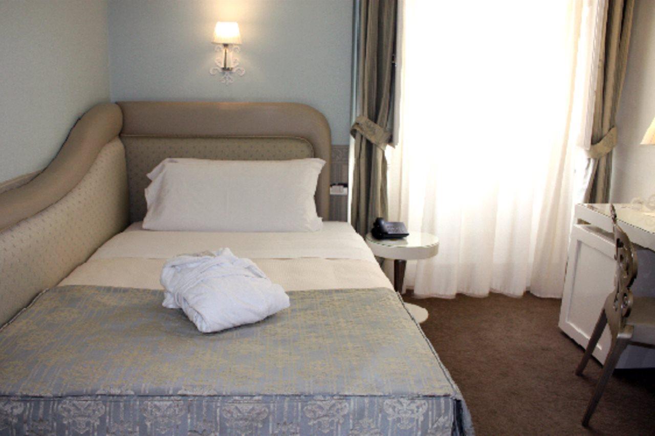 Jr Hotels Oriente Bari Esterno foto