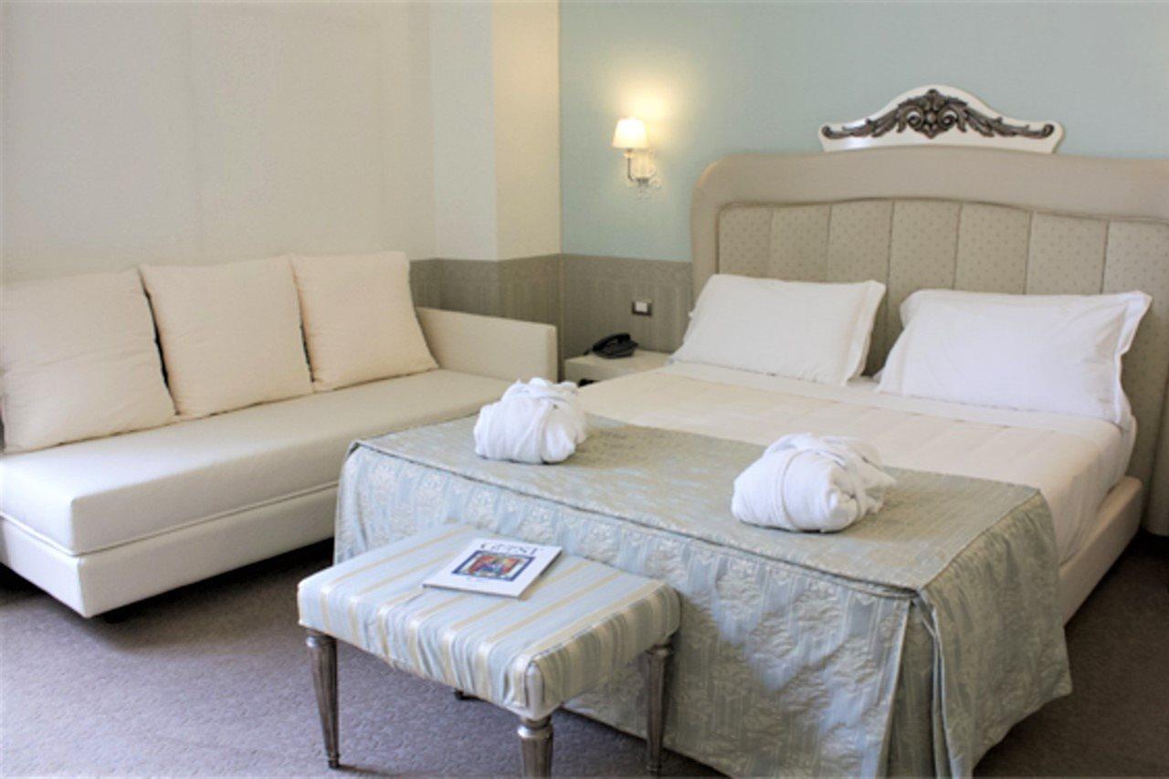 Jr Hotels Oriente Bari Esterno foto
