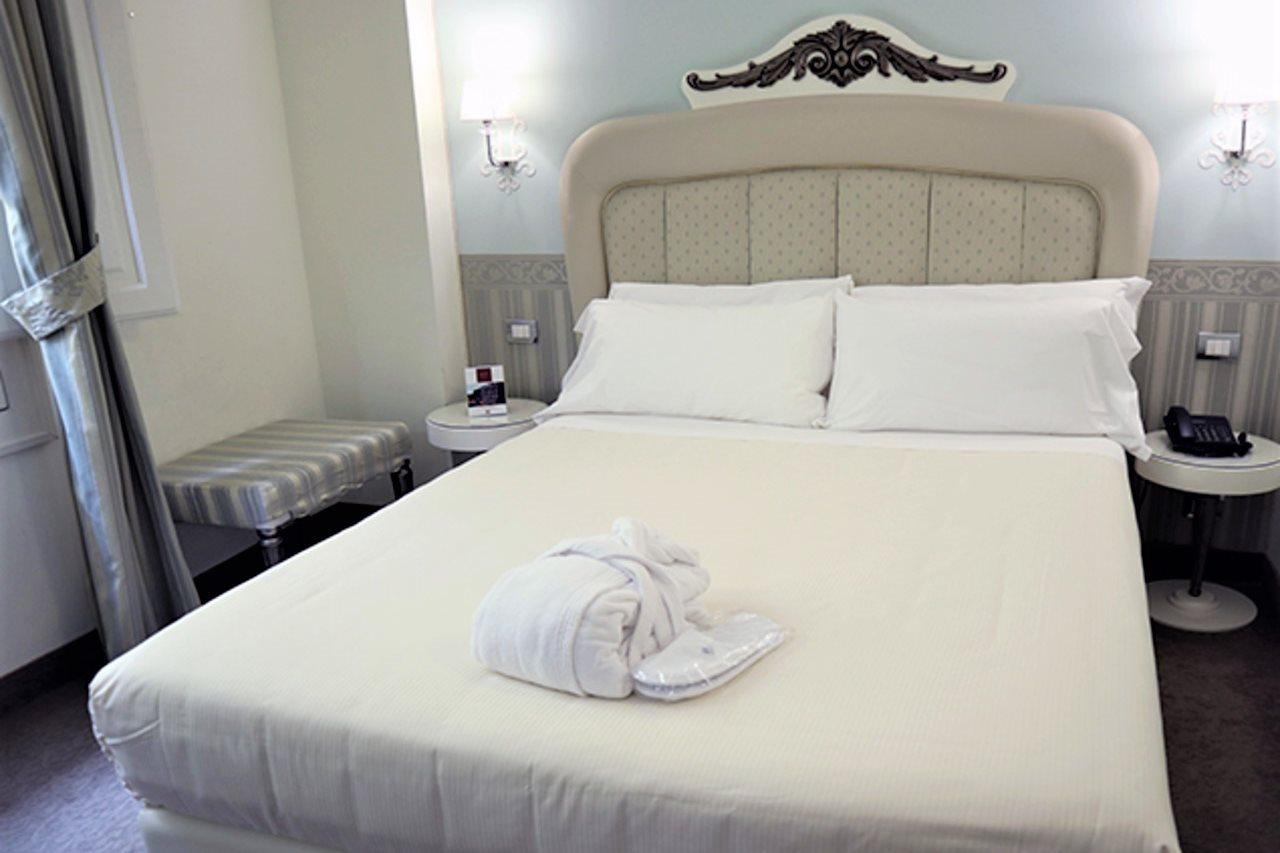 Jr Hotels Oriente Bari Esterno foto